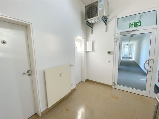zu den D/H WC's