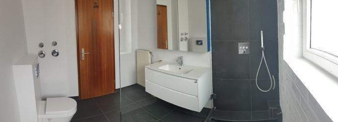 Bad mit neuer begehbarer Dusche