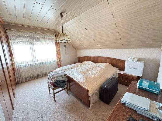 4 Schlafzimmer im DG.jpg