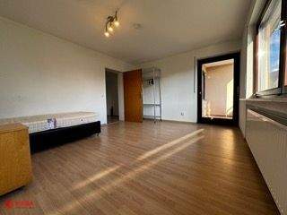 DHH2-Zimmer 1-1.OG Zugang-Balkon