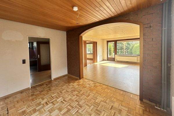 Essbereich/Blick auf Wohnzimmer EG