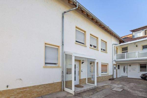 sonniger Hauseingang 