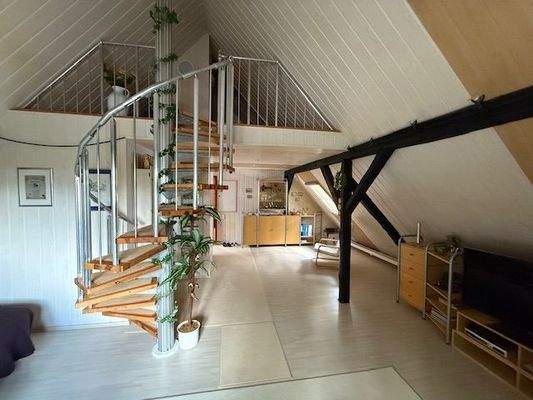 Geräumiges Dachgeschoss