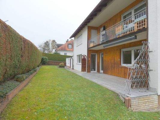 Südansicht mit Balkon und Terrasse