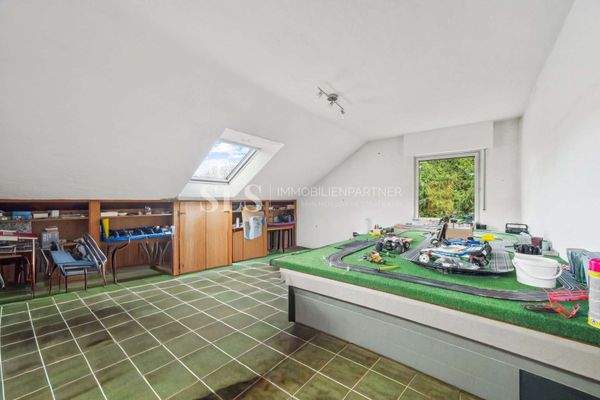 Kinderzimmer/Hobbyraum