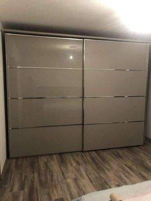 Kleiderschrank im Schlafzimmer