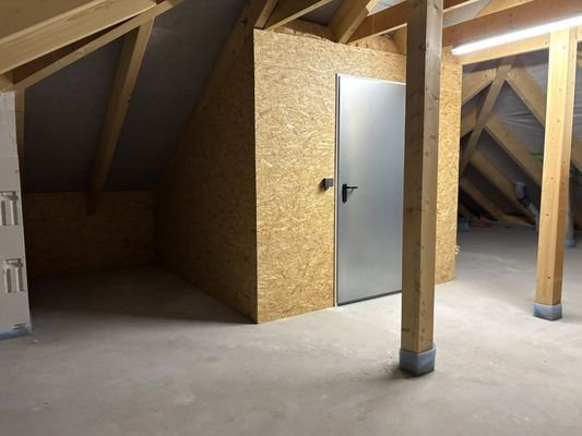 unausgebauter Dachboden