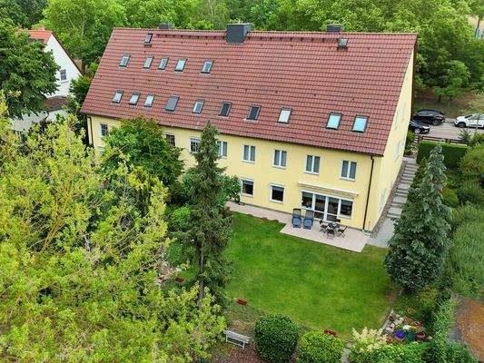 großzügige Doppelhaushälfte aus der Vogelperspektive