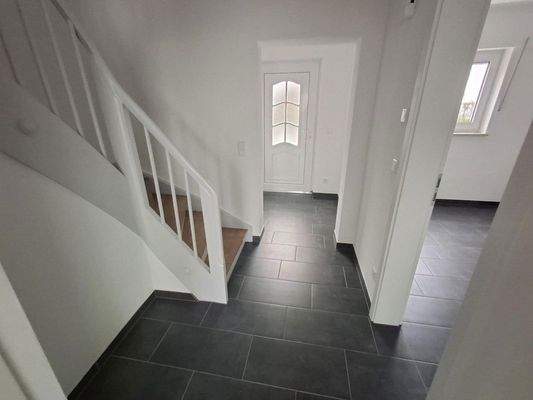 EG Flur (Blick zum Eingang)