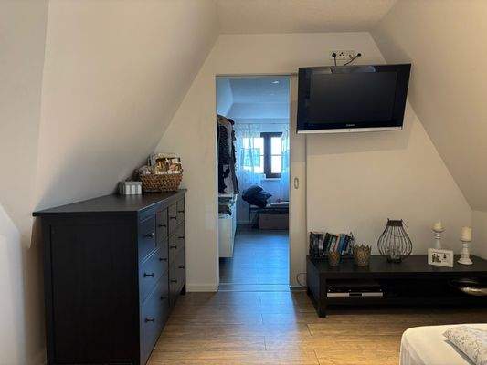 Schlafzimmer mit Ankleide - DG