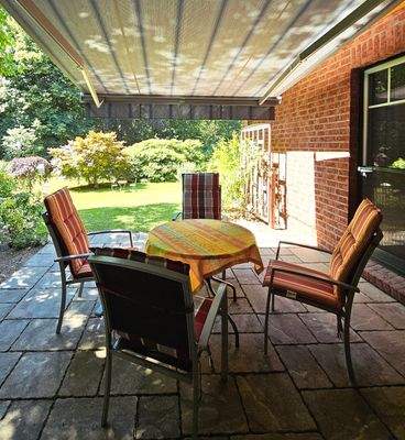 EG: Terrasse nach Westen mit Markise na