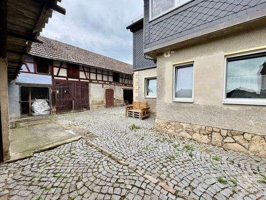 Innenhof mit Nebengelass