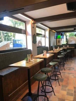 Bar_Fensterseite
