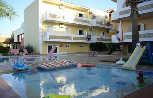 Kreta, Kato Stalos: Hotel am Strand nahe Chania zu