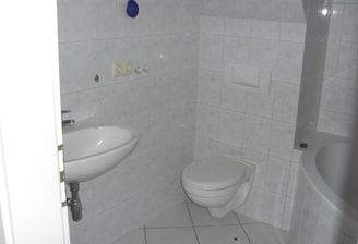Bad, WC und Waschtisch
