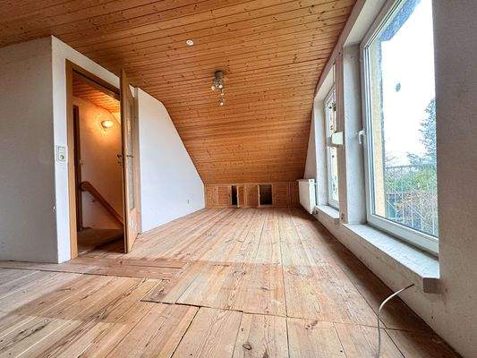 Zimmer im DG mit Gartenblick