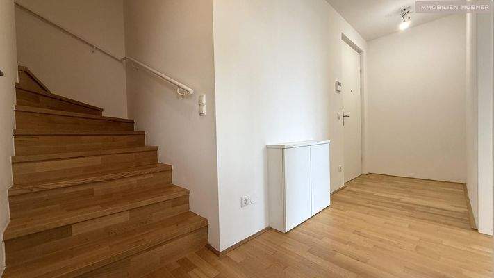 Vorraum und Stiege 2