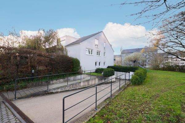 Ansicht Zugang und Zufahrt zum Haus