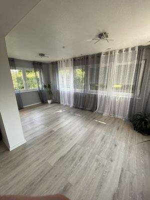 Anbau im Wohnzimmer große Wohnung rechts