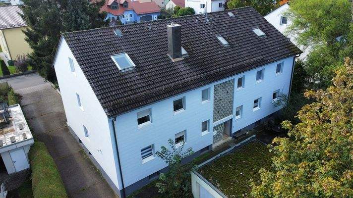 Großes Mehrfamilienhaus