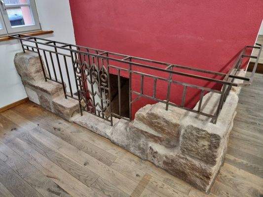 Blick zum Kellerabgang 