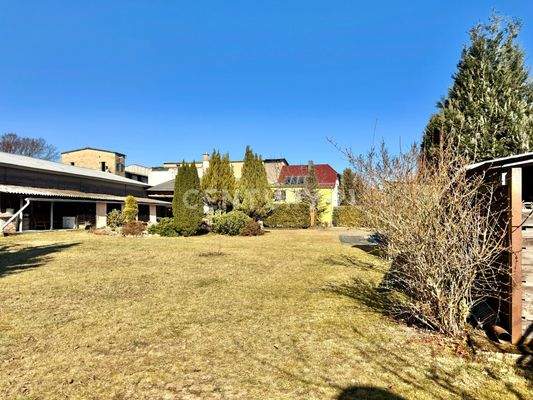 Weitläufiges Grundstück