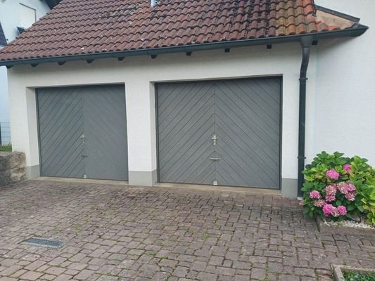 Doppelgarage mit Dachboden