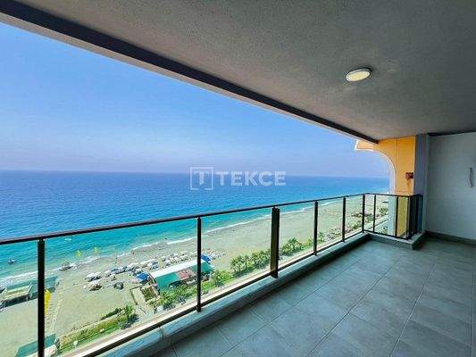 Beachfront Property in a Complex with Pool in Mahmutlar Alanya