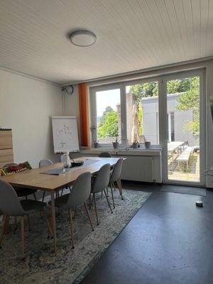 Bürozimmer hofseitig mit Zugang Terrasse