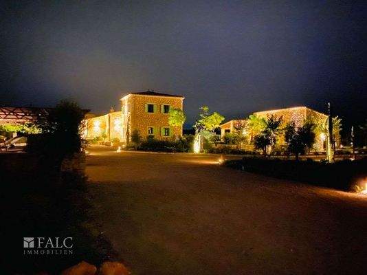 53ff6df0-853b-4eec-a38b-7feaca88b371