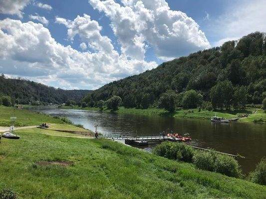 Umfeld, Elbufer mit Anleger sowie Rad- u. Wanderwe
