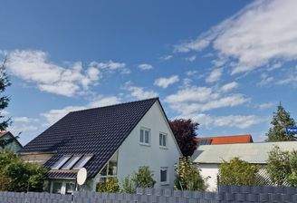 Geschützt hinter dem Zaun