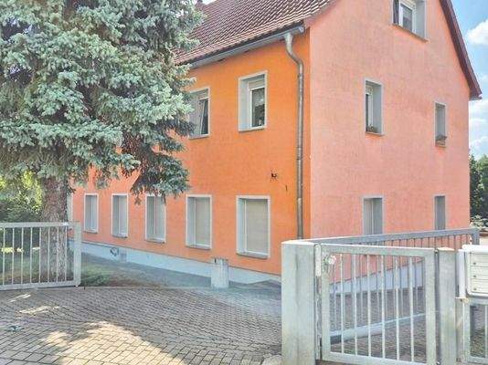 Zufahrtsbereich in Grundstück