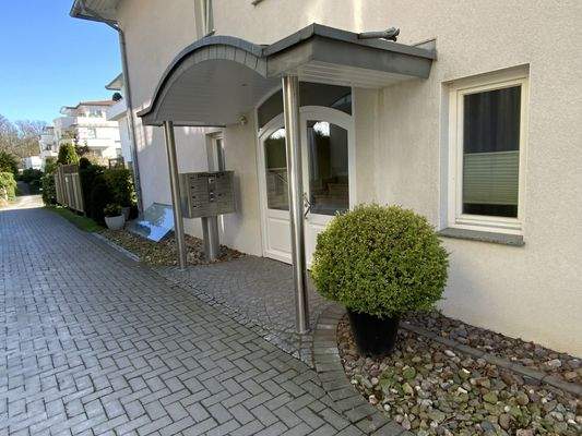 gepflegter Eingangsbereich