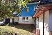 Hofseite mit Garage