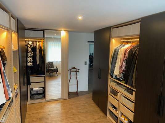 .. großer Ankleide !