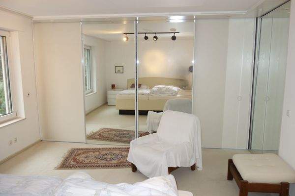 1. OG - Schlafzimmer inkl. Einbauschrank