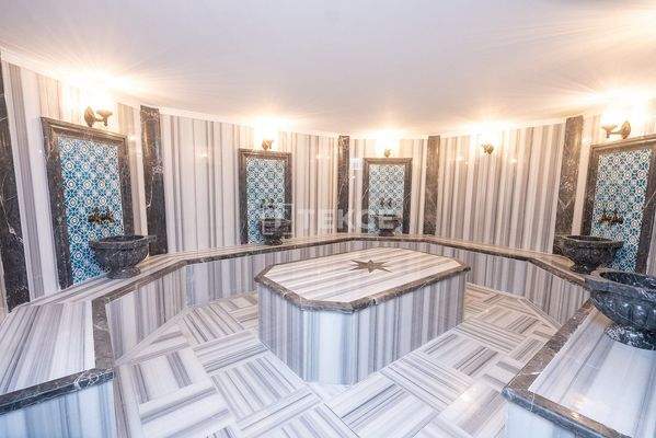 Flats in a Single Block Complex Near the Sea in Mahmutlar