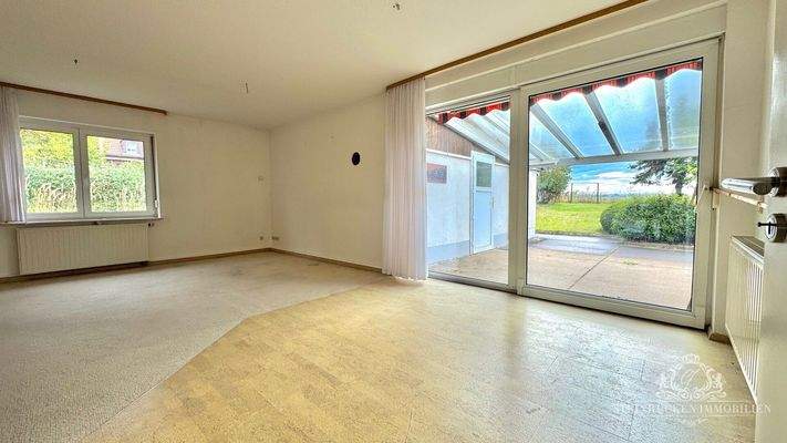 Wohnzimmer mit Terrasse