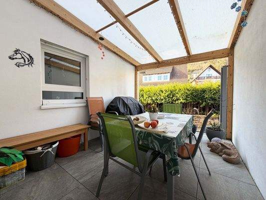 OG Dachterrasse: Auf der überdachten Terrasse...