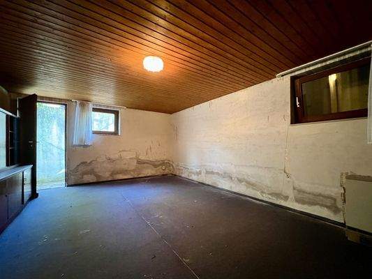 UG_Hobbyraum mit Kellerausgang