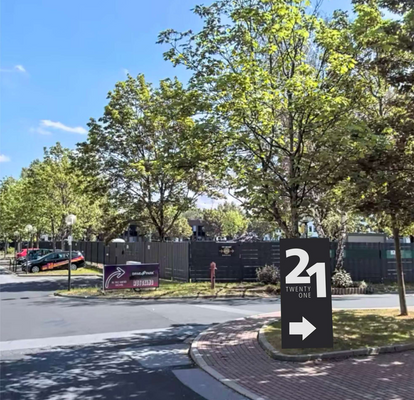 Zufahrt zum Gebäude 21