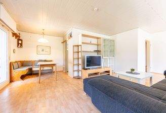 Wohn-/Esszimmer (Bild 1)