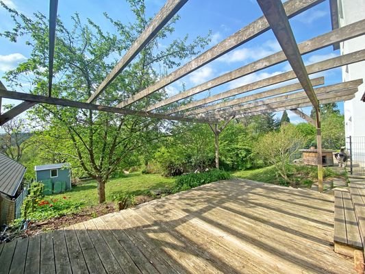 Pergola/Terrasse mit Garten