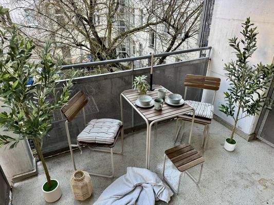 Großer überdachter Balkon