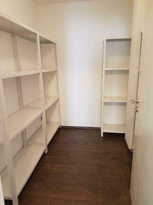 Abstellraum Lebensmittel