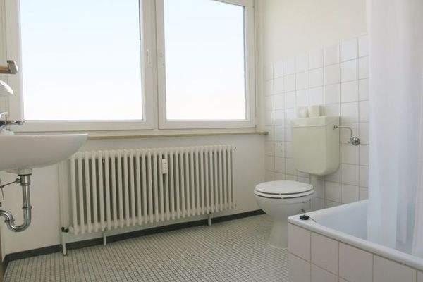 Tageslichtbad mit WC u. Dusche