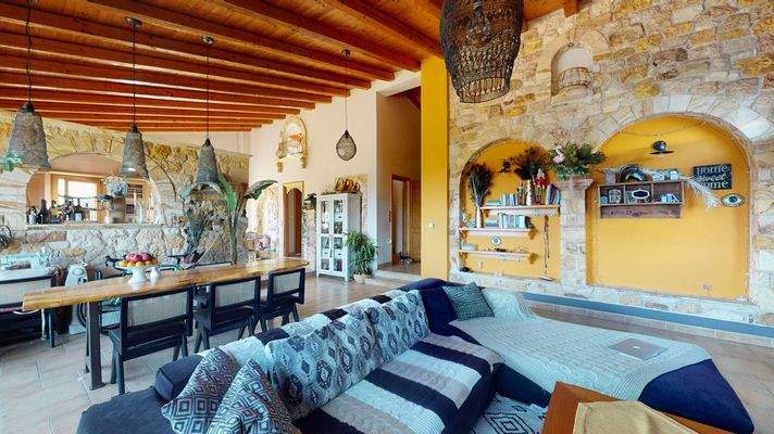 Holz und Stein prägt die Architektur