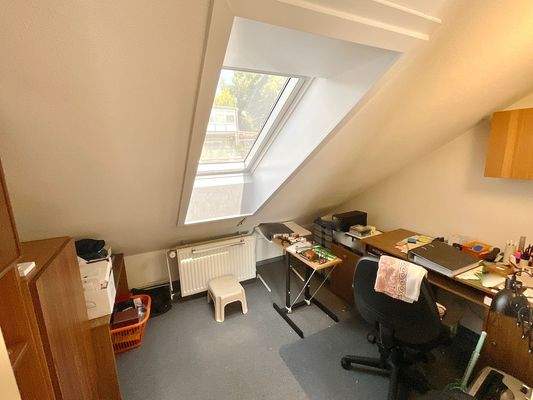 Zimmer 2 im DG (hier Büro)