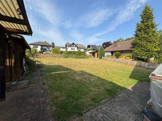 großer Garten hinter dem Haus